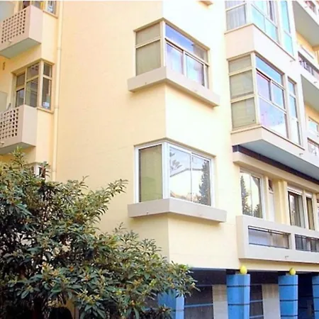 Daire Beautiful , 3 Min Walk , Free Parking, Near Negresco