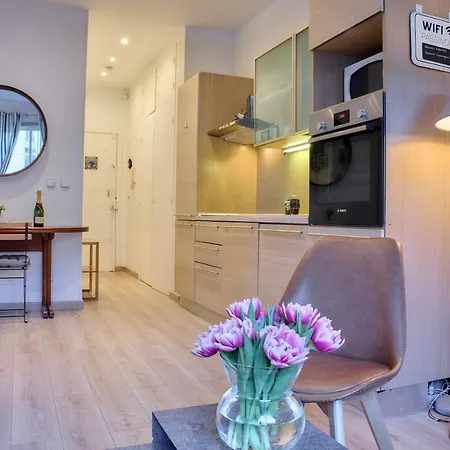 Daire Beautiful , 3 Min Walk , Free Parking, Near Negresco Nice