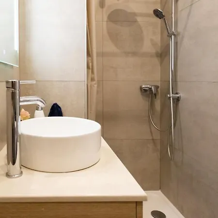 Beautiful , 3 Min Walk , Free Parking, Near Negresco Nice