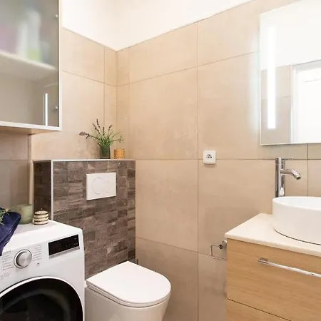 Beautiful , 3 Min Walk , Free Parking, Near Negresco Daire Nice